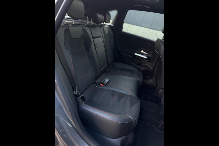 Mercedes-Benz B-Klasse B200 AMG Line Premium Plus Mercedes-Benz B-Klasse B200 AMG Line Premium Plus