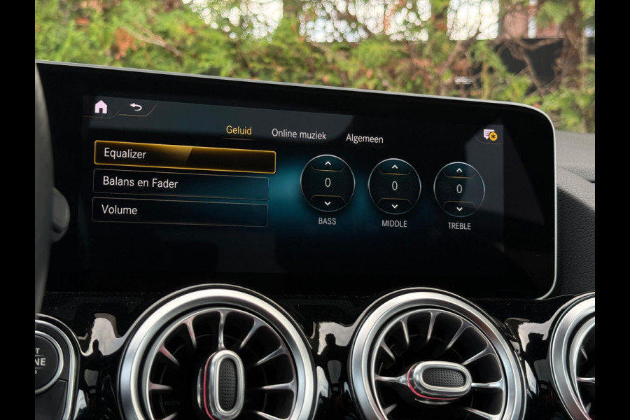 Mercedes-Benz B-Klasse B200 AMG Line Premium Plus Mercedes-Benz B-Klasse B200 AMG Line Premium Plus