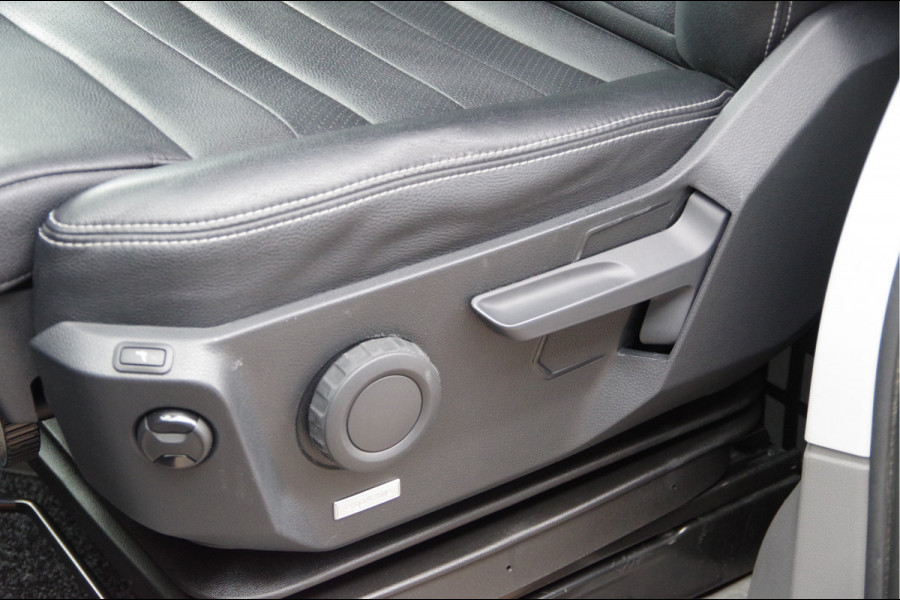 Volkswagen Crafter 35 2.0 TDI L3H2 177PK AUT. LED, TREKHAAK, LEDER, ADAPT. CRUISE, CAMERA, STUUR VERWARMING, VOORRUIT VERWARMING, GLASSLOOK, NL AUT