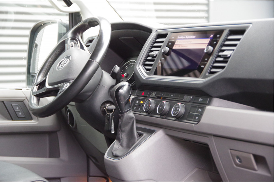 Volkswagen Crafter 35 2.0 TDI L3H2 177PK AUT. LED, TREKHAAK, LEDER, ADAPT. CRUISE, CAMERA, STUUR VERWARMING, VOORRUIT VERWARMING, GLASSLOOK, NL AUT