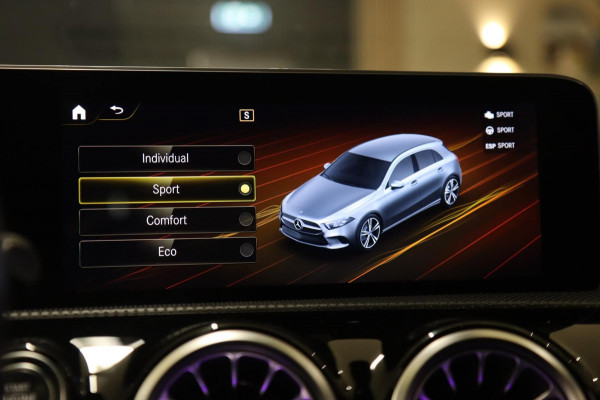 Mercedes-Benz A-Klasse 200 Launch Edition Premium Plus /NAP/ PANO/KEYLESS/BURM/ACC/CAM/VOL Mercedes-Benz A-Klasse 200 Launch Edition Premium Plus /NAP/ PANO/KEYLESS/BURM/ACC/CAM/VOL