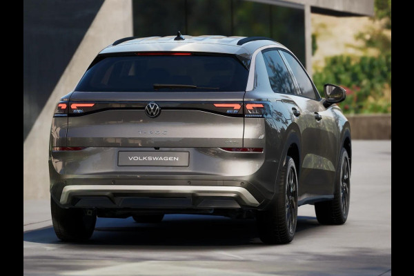 Volkswagen T-Roc Life First Edition 1.5 eTSI 85 kW / 116 PK SUV 7 v | Comfort Pakket