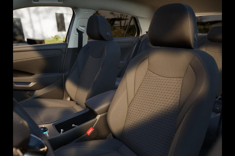 Volkswagen T-Roc Life First Edition 1.5 eTSI 85 kW / 116 PK SUV 7 v | Comfort Pakket