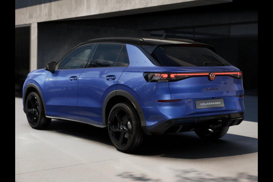 Volkswagen T-Roc R-Line First Edition 1.5 eTSI 110 kW / 150 PK SUV | Panoramaschuif-kanteldak | Assistance Pakket | Trekhaak | Black Style Pakket | Koplampverlichting matrix-led (IQ.LIGHT) | Elek. achterklep | Zwart dak