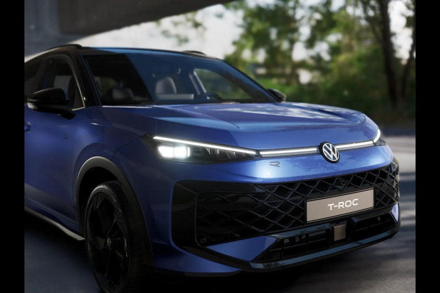 Volkswagen T-Roc R-Line First Edition 1.5 eTSI 110 kW / 150 PK SUV | Panoramaschuif-kanteldak | Assistance Pakket | Trekhaak | Black Style Pakket | Koplampverlichting matrix-led (IQ.LIGHT) | Elek. achterklep | Zwart dak