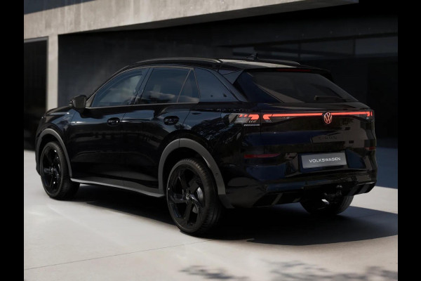 Volkswagen T-Roc R-Line First Edition 1.5 eTSI 110 kW / 150 PK SUV | Interieur Pakket leder 'Varenna' | Black Style Pakket | Panoramaschuif-kanteldak | Trekhaak | Koplampverlichting matrix-led (IQ.LIGHT) | Assistance Pakket | Elek. achterklep