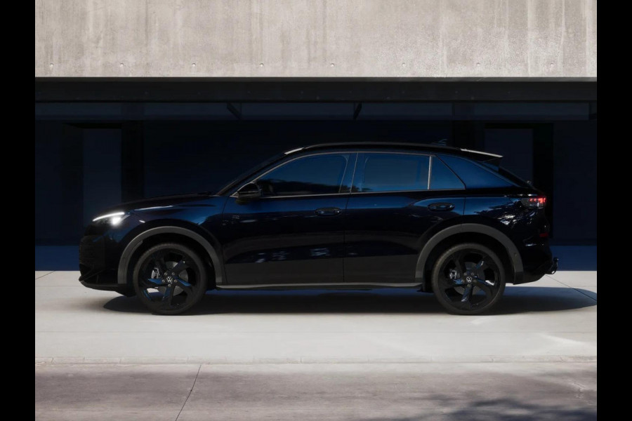 Volkswagen T-Roc R-Line First Edition 1.5 eTSI 110 kW / 150 PK SUV | Interieur Pakket leder 'Varenna' | Black Style Pakket | Panoramaschuif-kanteldak | Trekhaak | Koplampverlichting matrix-led (IQ.LIGHT) | Assistance Pakket | Elek. achterklep