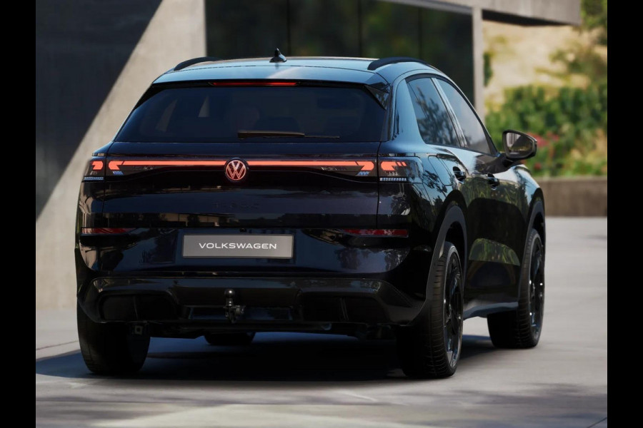Volkswagen T-Roc R-Line First Edition 1.5 eTSI 110 kW / 150 PK SUV | Interieur Pakket leder 'Varenna' | Black Style Pakket | Panoramaschuif-kanteldak | Trekhaak | Koplampverlichting matrix-led (IQ.LIGHT) | Assistance Pakket | Elek. achterklep
