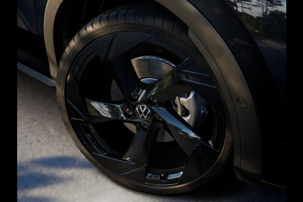 Volkswagen T-Roc R-Line First Edition 1.5 eTSI 110 kW / 150 PK SUV | Interieur Pakket leder 'Varenna' | Black Style Pakket | Panoramaschuif-kanteldak | Trekhaak | Koplampverlichting matrix-led (IQ.LIGHT) | Assistance Pakket | Elek. achterklep