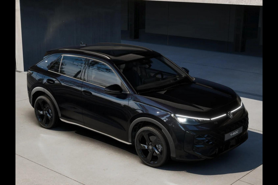Volkswagen T-Roc R-Line First Edition 1.5 eTSI 110 kW / 150 PK SUV | Interieur Pakket leder 'Varenna' | Black Style Pakket | Panoramaschuif-kanteldak | Trekhaak | Koplampverlichting matrix-led (IQ.LIGHT) | Assistance Pakket | Elek. achterklep