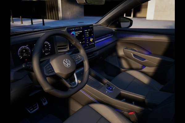 Volkswagen T-Roc R-Line First Edition 1.5 eTSI 110 kW / 150 PK SUV | Interieur Pakket leder 'Varenna' | Black Style Pakket | Panoramaschuif-kanteldak | Trekhaak | Koplampverlichting matrix-led (IQ.LIGHT) | Assistance Pakket | Elek. achterklep