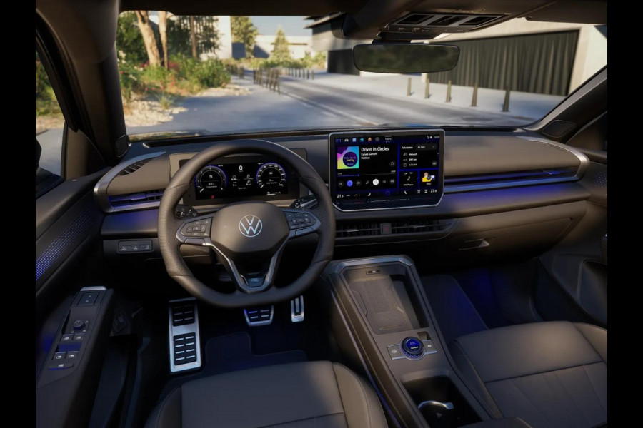 Volkswagen T-Roc R-Line First Edition 1.5 eTSI 110 kW / 150 PK SUV | Interieur Pakket leder 'Varenna' | Black Style Pakket | Panoramaschuif-kanteldak | Trekhaak | Koplampverlichting matrix-led (IQ.LIGHT) | Assistance Pakket | Elek. achterklep