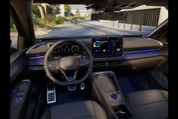 Volkswagen T-Roc R-Line First Edition 1.5 eTSI 110 kW / 150 PK SUV | Interieur Pakket leder 'Varenna' | Black Style Pakket | Panoramaschuif-kanteldak | Trekhaak | Koplampverlichting matrix-led (IQ.LIGHT) | Assistance Pakket | Elek. achterklep