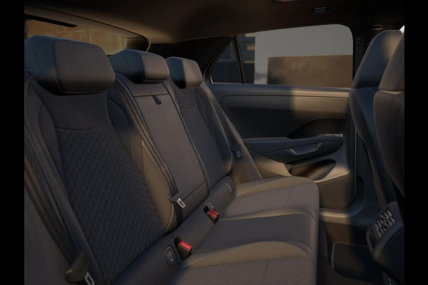 Volkswagen T-Roc R-Line First Edition 1.5 eTSI 110 kW / 150 PK SUV | Panoramaschuif-kanteldak | Assistance Pakket | Trekhaak | Black Style Pakket | Koplampverlichting matrix-led (IQ.LIGHT) | Elek. achterklep | Zwart dak