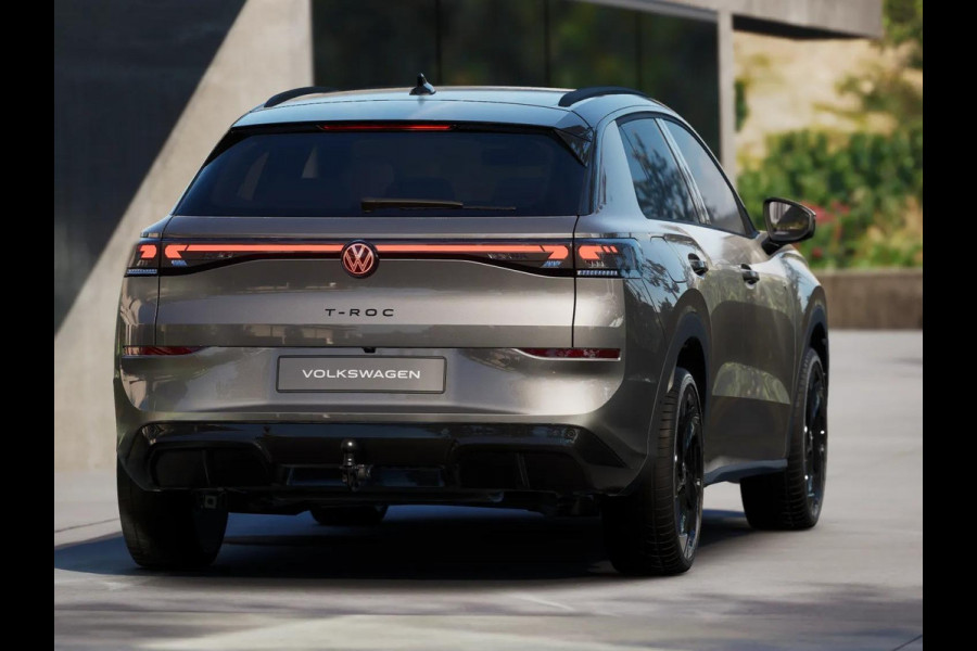 Volkswagen T-Roc R-Line First Edition 1.5 eTSI 110 kW / 150 PK SUV | Panoramaschuif-kanteldak | Assistance Pakket | Trekhaak | Black Style Pakket | Koplampverlichting matrix-led (IQ.LIGHT) | Elek. achterklep | Zwart dak Volkswagen T-Roc R-Line First Edition 1.5 eTSI 110 kW / 150 PK SUV | Panoramaschuif-kanteldak | Assistance Pakket | Trekhaak | Black Style Pakket | Koplampverlichting matrix-led (IQ.LIGHT) | Elek. achterklep | Zwart dak