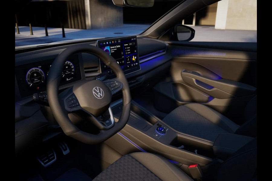 Volkswagen T-Roc R-Line First Edition 1.5 eTSI 110 kW / 150 PK SUV | Panoramaschuif-kanteldak | Assistance Pakket | Trekhaak | Black Style Pakket | Koplampverlichting matrix-led (IQ.LIGHT) | Elek. achterklep | Zwart dak Volkswagen T-Roc R-Line First Edition 1.5 eTSI 110 kW / 150 PK SUV | Panoramaschuif-kanteldak | Assistance Pakket | Trekhaak | Black Style Pakket | Koplampverlichting matrix-led (IQ.LIGHT) | Elek. achterklep | Zwart dak
