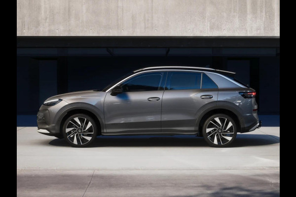 Volkswagen T-Roc Style First Edition 1.5 eTSI 85 kW / 116 PK SUV 7 | Assistance Pakket | Trekhaak | Elek. achterklep |  Velgen 'Vancouver', 19 inch lichtmetaal | Zwart dak