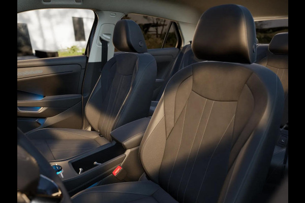 Volkswagen T-Roc Style First Edition 1.5 eTSI 85 kW / 116 PK SUV 7 | Assistance Pakket | Trekhaak | Elek. achterklep |  Velgen 'Vancouver', 19 inch lichtmetaal