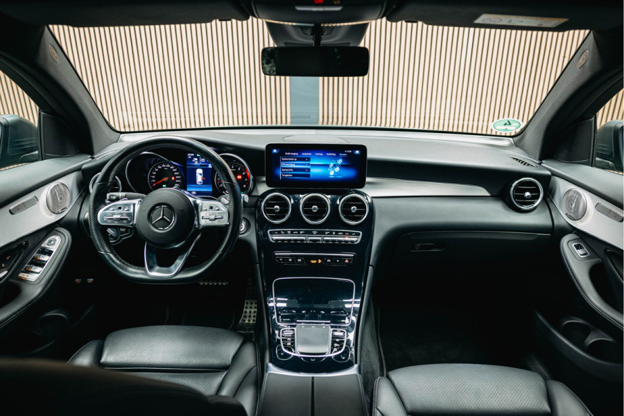 Mercedes-Benz GLC Coupé 300e 4MATIC Business Solution AMG | Grijs matte | Trekhaak | Stoelverwarming voor & achter | Mercedes-Benz GLC Coupé 300e 4MATIC Business Solution AMG | Grijs matte | Trekhaak | Stoelverwarming voor & achter |