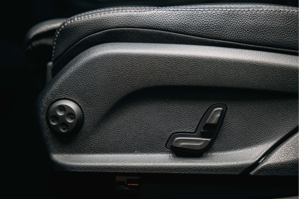 Mercedes-Benz GLC Coupé 300e 4MATIC Business Solution AMG | Grijs matte | Trekhaak | Stoelverwarming voor & achter | Mercedes-Benz GLC Coupé 300e 4MATIC Business Solution AMG | Grijs matte | Trekhaak | Stoelverwarming voor & achter |