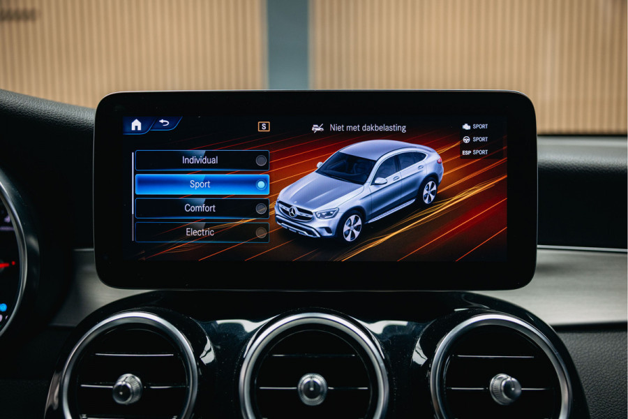 Mercedes-Benz GLC Coupé 300e 4MATIC Business Solution AMG | Grijs matte | Trekhaak | Stoelverwarming voor & achter | Mercedes-Benz GLC Coupé 300e 4MATIC Business Solution AMG | Grijs matte | Trekhaak | Stoelverwarming voor & achter |