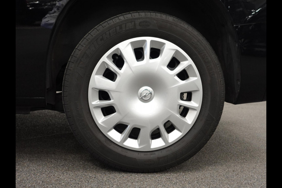 Opel Combo 1.5D L1H1 Edition 3-zits Airco Navigatie  Trekhaak parkeersensoren Opel Combo 1.5D L1H1 Edition 3-zits Airco Navigatie  Trekhaak parkeersensoren