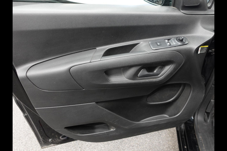 Opel Combo 1.5D L1H1 Edition 3-zits Airco Navigatie  Trekhaak parkeersensoren Opel Combo 1.5D L1H1 Edition 3-zits Airco Navigatie  Trekhaak parkeersensoren