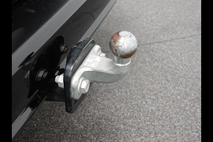 Opel Combo 1.5D L1H1 Edition 3-zits Airco Navigatie  Trekhaak parkeersensoren Opel Combo 1.5D L1H1 Edition 3-zits Airco Navigatie  Trekhaak parkeersensoren