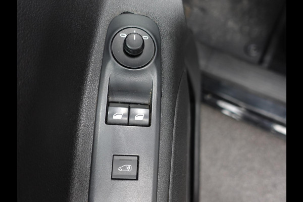 Opel Combo 1.5D L1H1 Edition 3-zits Airco Navigatie  Trekhaak parkeersensoren Opel Combo 1.5D L1H1 Edition 3-zits Airco Navigatie  Trekhaak parkeersensoren
