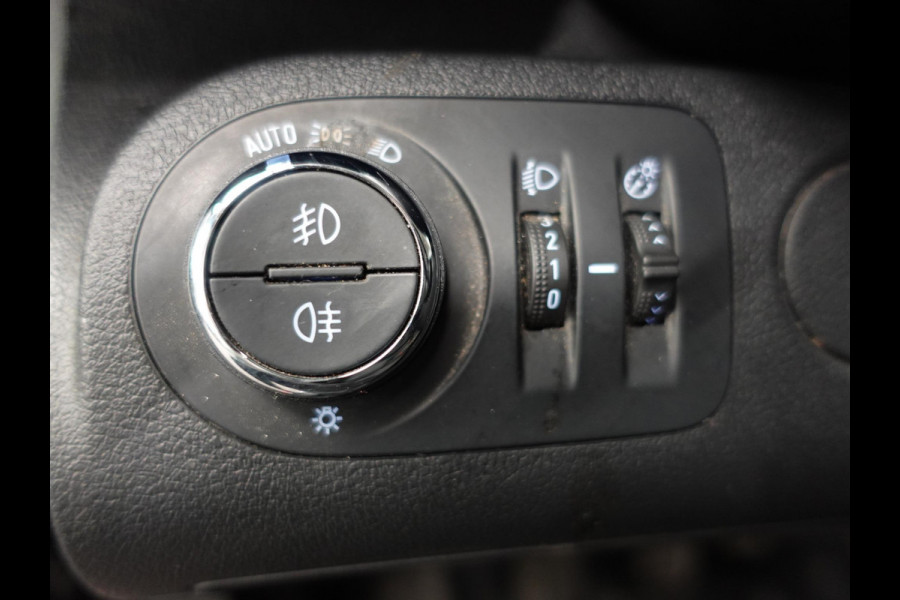 Opel Combo 1.5D L1H1 Edition 3-zits Airco Navigatie  Trekhaak parkeersensoren Opel Combo 1.5D L1H1 Edition 3-zits Airco Navigatie  Trekhaak parkeersensoren
