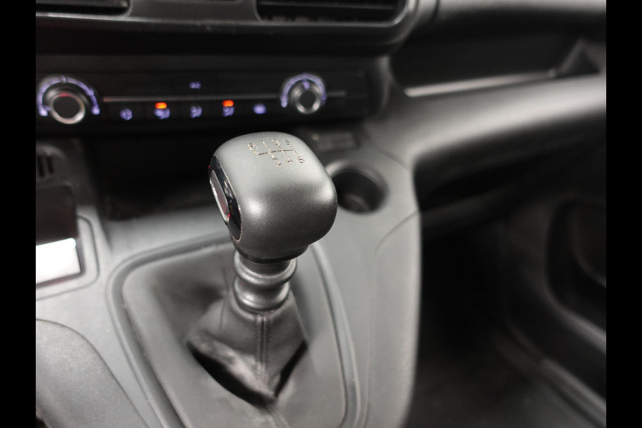 Opel Combo 1.5D L1H1 Edition 3-zits Airco Navigatie  Trekhaak parkeersensoren Opel Combo 1.5D L1H1 Edition 3-zits Airco Navigatie  Trekhaak parkeersensoren