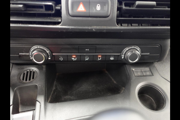 Opel Combo 1.5D L1H1 Edition 3-zits Airco Navigatie  Trekhaak parkeersensoren Opel Combo 1.5D L1H1 Edition 3-zits Airco Navigatie  Trekhaak parkeersensoren