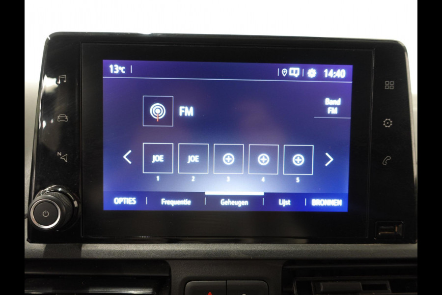 Opel Combo 1.5D L1H1 Edition 3-zits Airco Navigatie  Trekhaak parkeersensoren Opel Combo 1.5D L1H1 Edition 3-zits Airco Navigatie  Trekhaak parkeersensoren