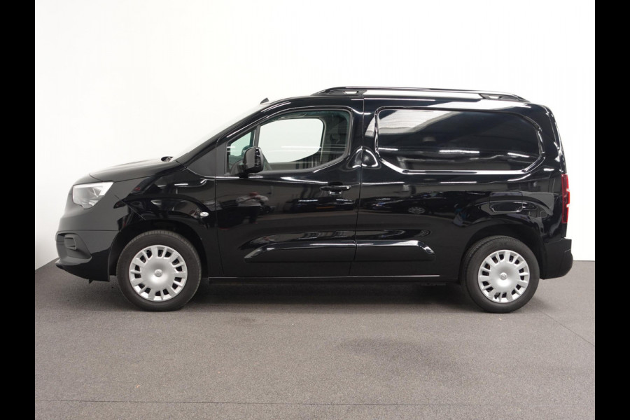 Opel Combo 1.5D L1H1 Edition 3-zits Airco Navigatie  Trekhaak parkeersensoren Opel Combo 1.5D L1H1 Edition 3-zits Airco Navigatie  Trekhaak parkeersensoren