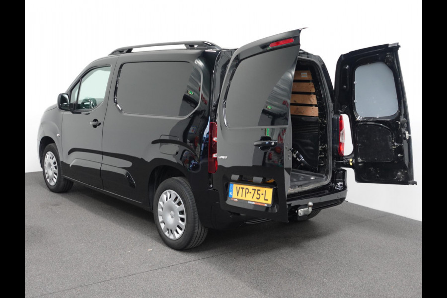 Opel Combo 1.5D L1H1 Edition 3-zits Airco Navigatie  Trekhaak parkeersensoren Opel Combo 1.5D L1H1 Edition 3-zits Airco Navigatie  Trekhaak parkeersensoren