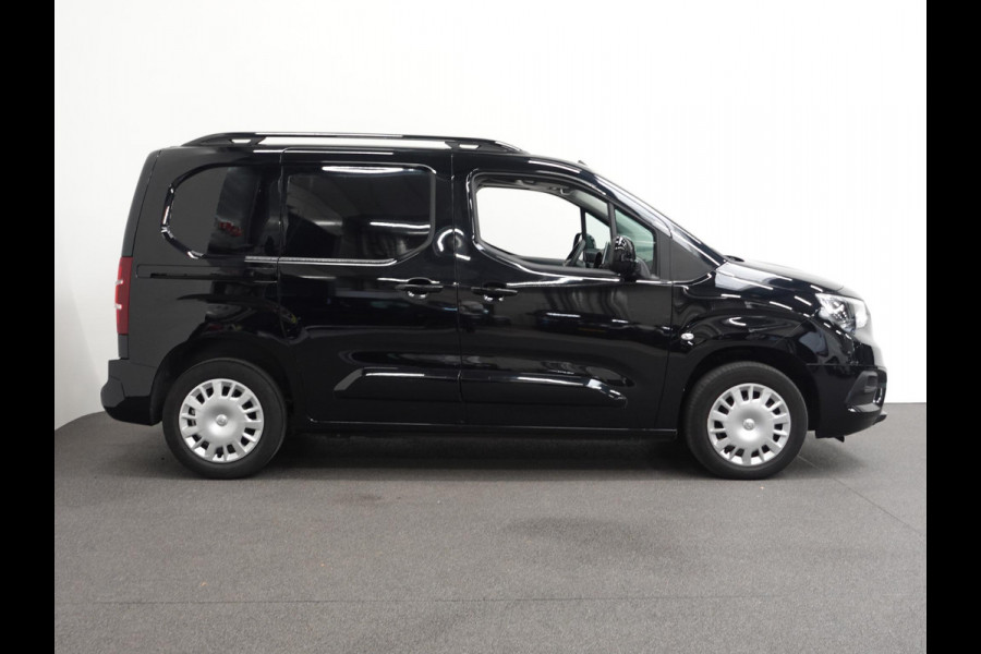 Opel Combo 1.5D L1H1 Edition 3-zits Airco Navigatie  Trekhaak parkeersensoren Opel Combo 1.5D L1H1 Edition 3-zits Airco Navigatie  Trekhaak parkeersensoren