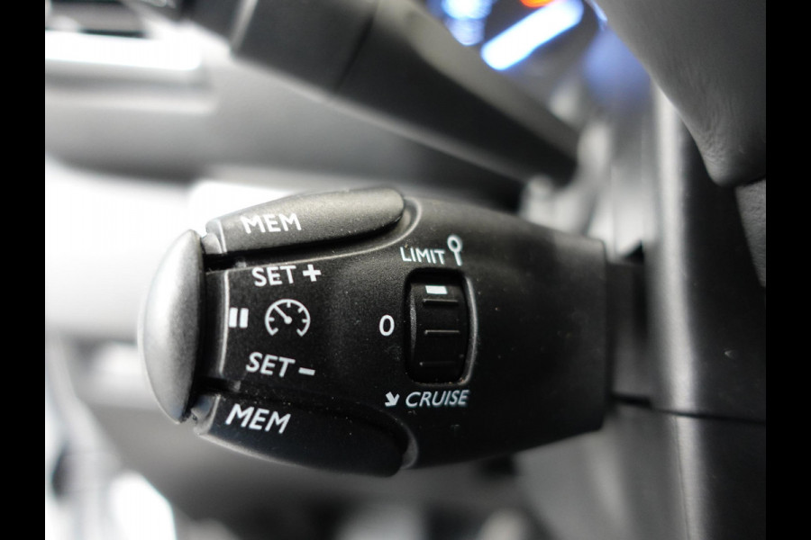 Opel Vivaro 2.0 CDTI L3H1 145PK Dubbele Cabine Edition Airco Navigatie Trekhaak Carplay Opel Vivaro 2.0 CDTI L3H1 145PK Dubbele Cabine Edition Airco Navigatie Trekhaak Carplay