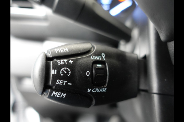 Opel Vivaro 2.0 CDTI L3H1 145PK Dubbele Cabine Edition Airco Navigatie Trekhaak Carplay Opel Vivaro 2.0 CDTI L3H1 145PK Dubbele Cabine Edition Airco Navigatie Trekhaak Carplay