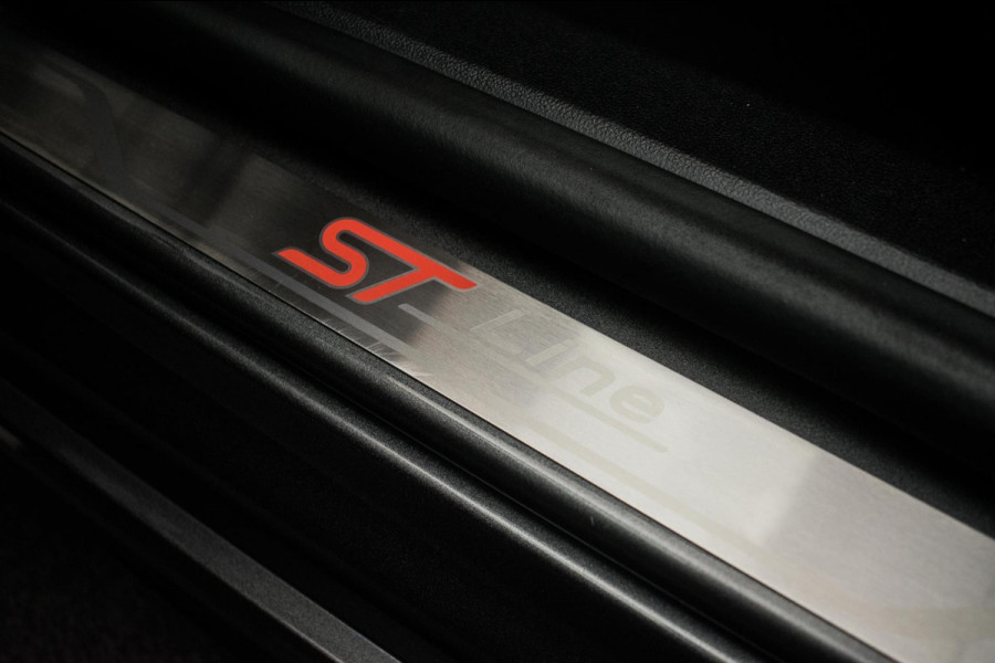 Ford Focus 1.5 150PK EcoBoost ST Line Automaat [ Bang & Olufsen Camera Carplay Adaptive Cruise Control ]