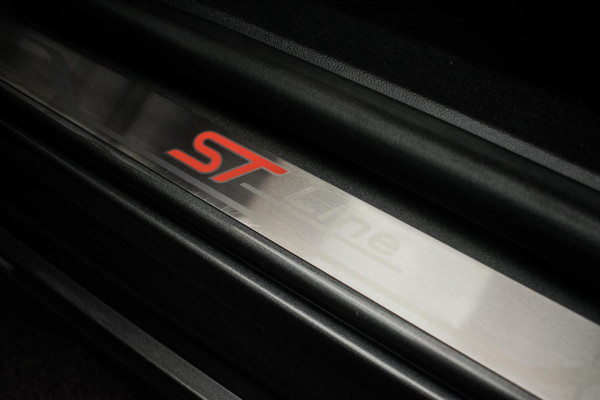 Ford Focus 1.5 150PK EcoBoost ST Line Automaat [ Bang & Olufsen Camera Carplay Adaptive Cruise Control ]