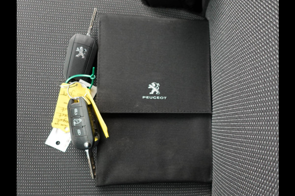 Peugeot Expert 100pk L2H1 Premium Apple Carplay / Android Auto Cruise control Airco DAB+ 3zits Lichtmetalen velgen