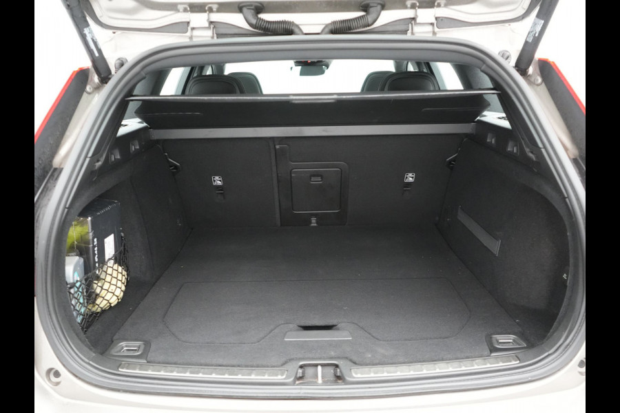 Volvo V60 T8 Twin Engine AWD Inscription Plug In Hybrid 390pk Dealer O.H. PHEV | Trekhaak Af Fabriek | Panodak | Adaptive Cruise | Head Up | Harman & Kardon | Lederen Sportstoelen Memory & Verwarmd | Blis | Pilot Assist | Spotify | Navigatie | Virtual | DAB | Volvo V60 T8 Twin Engine AWD Inscription Plug In Hybrid 390pk Dealer O.H. PHEV | Trekhaak Af Fabriek | Panodak | Adaptive Cruise | Head Up | Harman & Kardon | Lederen Sportstoelen Memory & Verwarmd | Blis | Pilot Assist | Spotify | Navigatie | Virtual | DAB |