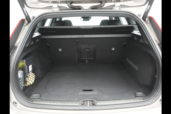 Volvo V60 T8 Twin Engine AWD Inscription Plug In Hybrid 390pk Dealer O.H. PHEV | Trekhaak Af Fabriek | Panodak | Adaptive Cruise | Head Up | Harman & Kardon | Lederen Sportstoelen Memory & Verwarmd | Blis | Pilot Assist | Spotify | Navigatie | Virtual | DAB | Volvo V60 T8 Twin Engine AWD Inscription Plug In Hybrid 390pk Dealer O.H. PHEV | Trekhaak Af Fabriek | Panodak | Adaptive Cruise | Head Up | Harman & Kardon | Lederen Sportstoelen Memory & Verwarmd | Blis | Pilot Assist | Spotify | Navigatie | Virtual | DAB |