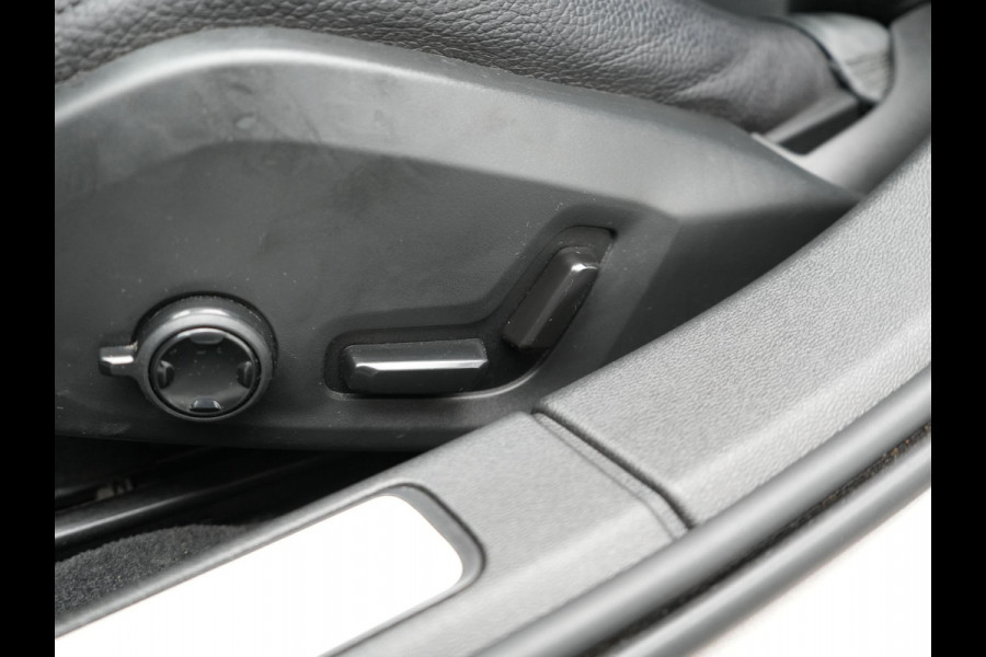 Volvo V60 T8 Twin Engine AWD Inscription Plug In Hybrid 390pk Dealer O.H. PHEV | Trekhaak Af Fabriek | Panodak | Adaptive Cruise | Head Up | Harman & Kardon | Lederen Sportstoelen Memory & Verwarmd | Blis | Pilot Assist | Spotify | Navigatie | Virtual | DAB | Volvo V60 T8 Twin Engine AWD Inscription Plug In Hybrid 390pk Dealer O.H. PHEV | Trekhaak Af Fabriek | Panodak | Adaptive Cruise | Head Up | Harman & Kardon | Lederen Sportstoelen Memory & Verwarmd | Blis | Pilot Assist | Spotify | Navigatie | Virtual | DAB |