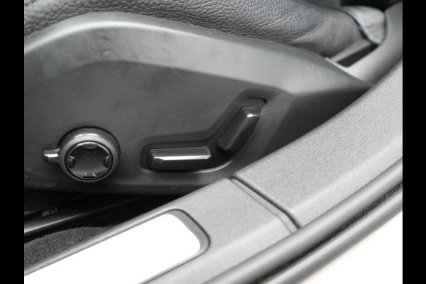 Volvo V60 T8 Twin Engine AWD Inscription Plug In Hybrid 390pk Dealer O.H. PHEV | Trekhaak Af Fabriek | Panodak | Adaptive Cruise | Head Up | Harman & Kardon | Lederen Sportstoelen Memory & Verwarmd | Blis | Pilot Assist | Spotify | Navigatie | Virtual | DAB | Volvo V60 T8 Twin Engine AWD Inscription Plug In Hybrid 390pk Dealer O.H. PHEV | Trekhaak Af Fabriek | Panodak | Adaptive Cruise | Head Up | Harman & Kardon | Lederen Sportstoelen Memory & Verwarmd | Blis | Pilot Assist | Spotify | Navigatie | Virtual | DAB |