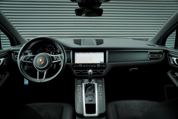 Porsche Macan 2.0 / Panoramadak / Incl BTW / 20''  / Stoelverwarming