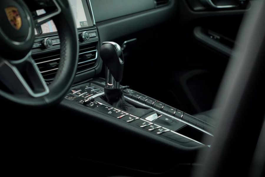 Porsche Macan 2.0 / Panoramadak / Incl BTW / 20''  / Stoelverwarming