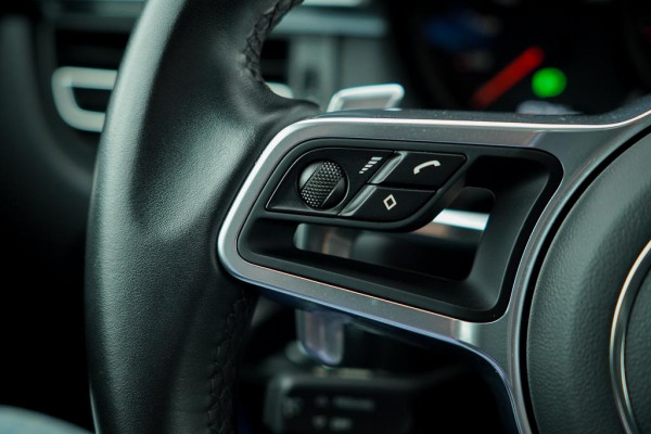 Porsche Macan 2.0 / Panoramadak / Incl BTW / 20''  / Stoelverwarming