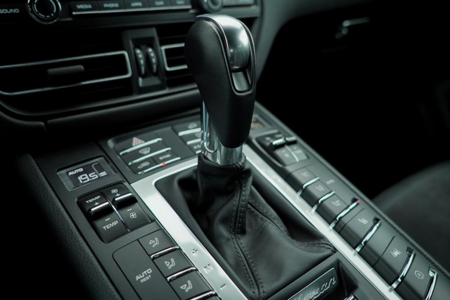 Porsche Macan 2.0 / Panoramadak / Incl BTW / 20''  / Stoelverwarming
