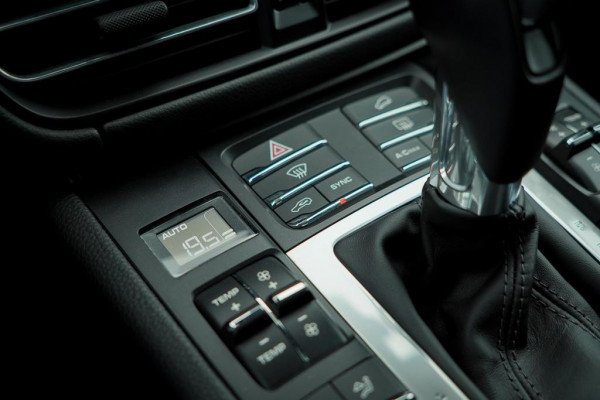 Porsche Macan 2.0 / Panoramadak / Incl BTW / 20''  / Stoelverwarming